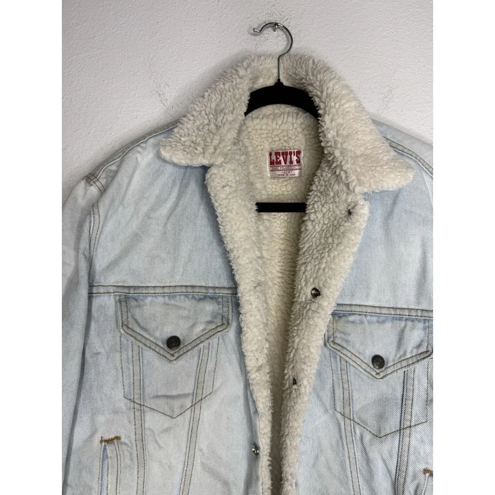 Vintage USA Levi's Light Wash Relaxed Fit Sherpa Lined Trucker Jacket Size 42R